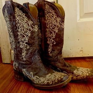 Womens cowgirl boots size 8